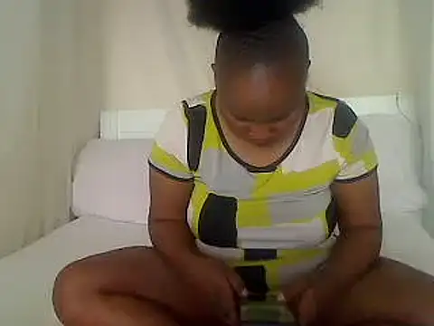 Snapshot of browndolly12 chatting on February 20, 2:13 pm browndolly12 online show from February 20, 2:13 pm
