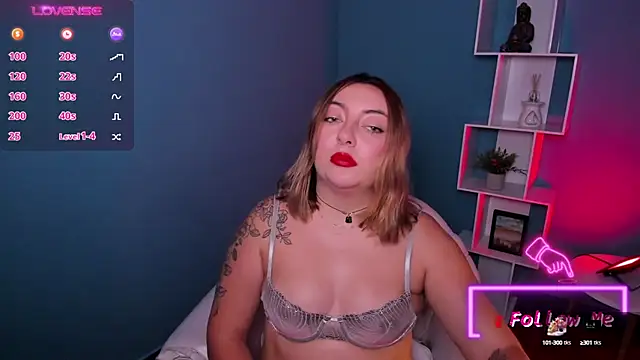 Snapshot of miaawild chatting on February 14, 8:26 pm miaawild online show from February 14, 8:26 pm