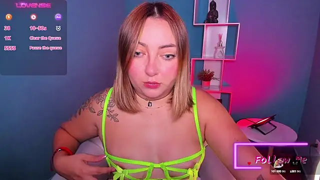 Snapshot of miaawild chatting on February 9, 1:35 pm miaawild online show from February 9, 1:35 pm