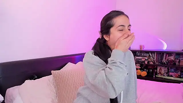 guccipussy1 online show from February 21, 7:54 pm