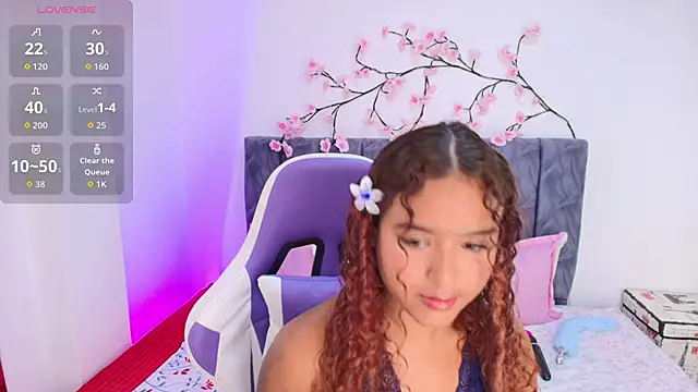 Snapshot of Sophiee_Velvet chatting on May 29, 2:12 pm Sophiee Velvet online show from May 29, 2:12 pm