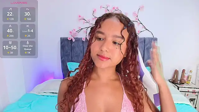 Snapshot of Sophiee_Velvet chatting on April 22, 4:47 pm Sophiee Velvet online show from April 22, 4:47 pm