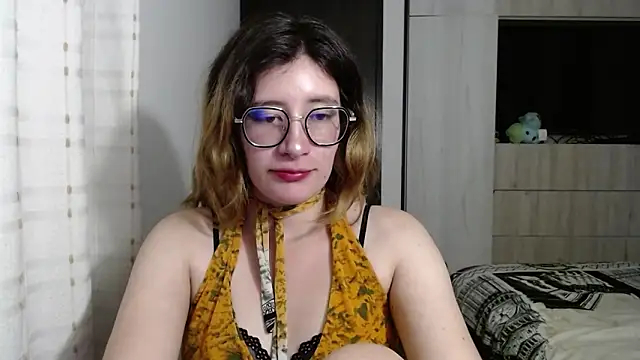 Snapshot of mariana124- chatting on December 9, 6:46 pm mariana124- online show from December 9, 6:46 pm