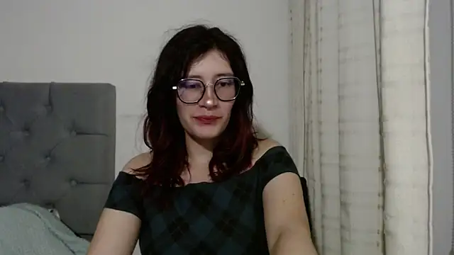 Snapshot of mariana124- chatting on February 2, 6:14 am mariana124- online show from February 2, 6:14 am