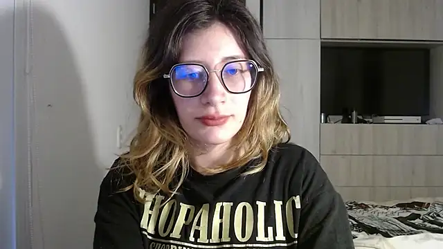 Snapshot of mariana124- chatting on December 17, 5:58 pm mariana124- online show from December 17, 5:58 pm