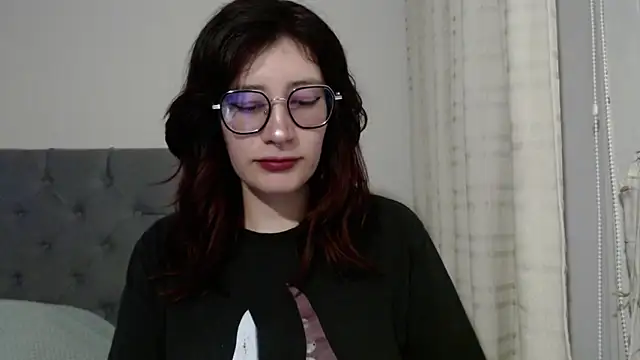 Snapshot of mariana124- chatting on January 21, 7:17 pm mariana124- online show from January 21, 7:17 pm