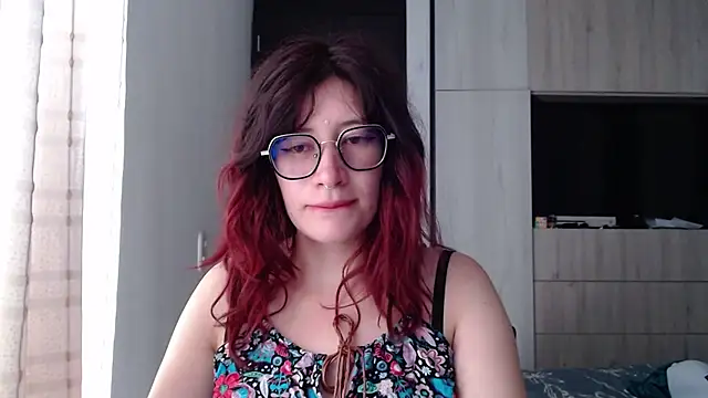 Snapshot of mariana124- chatting on February 8, 3:42 pm mariana124- online show from February 8, 3:42 pm