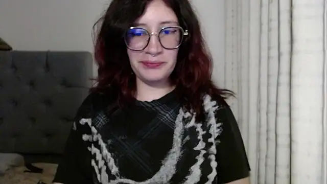 Snapshot of mariana124- chatting on January 2, 11:31 am mariana124- online show from January 2, 11:31 am