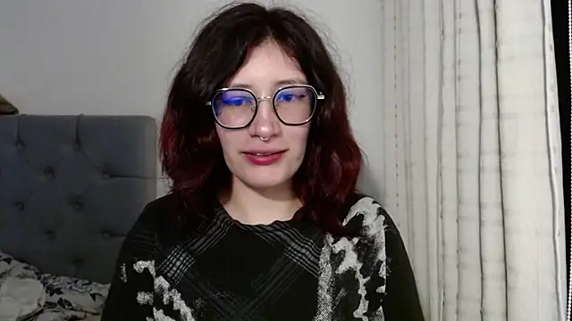 Snapshot of mariana124- chatting on January 2, 6:18 am mariana124- online show from January 2, 6:18 am
