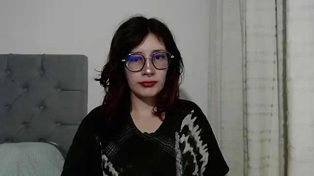 Snapshot of mariana124- chatting on February 5, 8:14 pm mariana124- online show from February 5, 8:14 pm