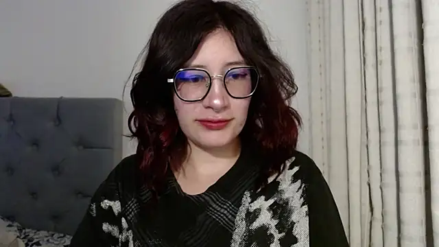 Snapshot of mariana124- chatting on January 2, 3:15 am mariana124- online show from January 2, 3:15 am