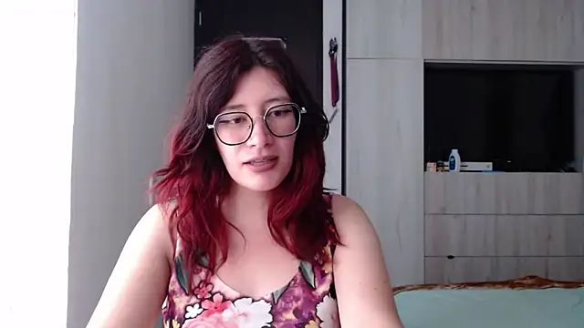 Snapshot of mariana124- chatting on February 12, 6:40 pm mariana124- online show from February 12, 6:40 pm