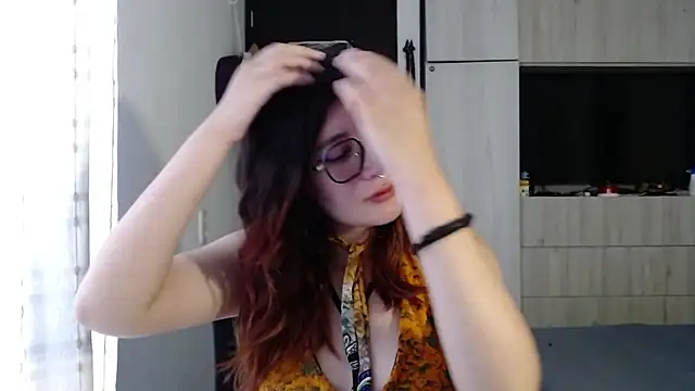 Snapshot of mariana124- chatting on March 18, 6:17 pm mariana124- online show from March 18, 6:17 pm