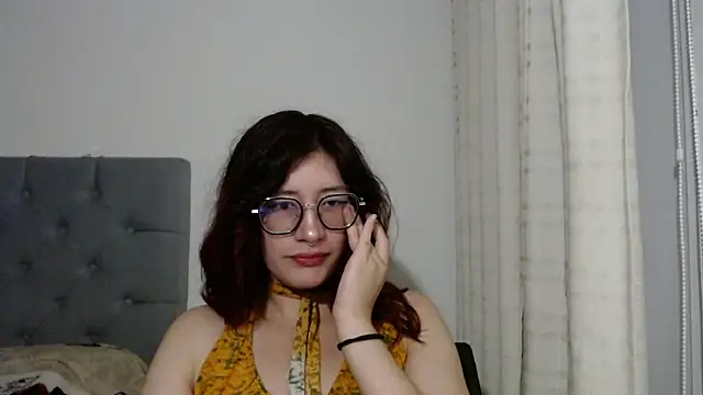 Snapshot of mariana124- chatting on January 8, 10:27 pm mariana124- online show from January 8, 10:27 pm