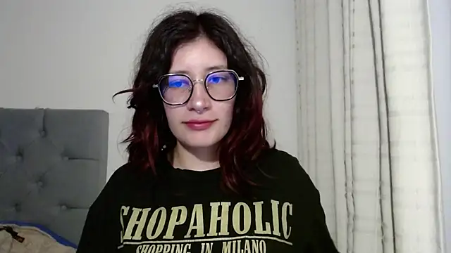 Snapshot of mariana124- chatting on January 7, 9:25 pm mariana124- online show from January 7, 9:25 pm