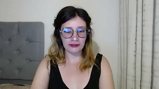 Snapshot of mariana124- chatting on December 27, 3:26 pm mariana124- online show from December 27, 3:26 pm
