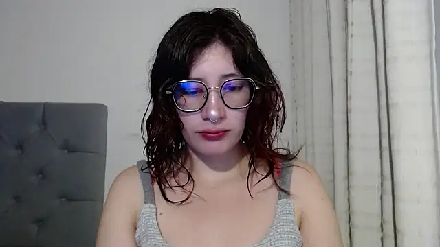 Snapshot of mariana124- chatting on January 4, 7:02 pm mariana124- online show from January 4, 7:02 pm