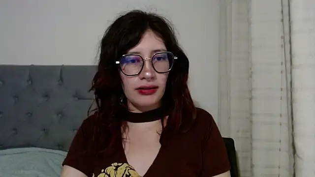 Snapshot of mariana124- chatting on February 5, 1:37 am mariana124- online show from February 5, 1:37 am