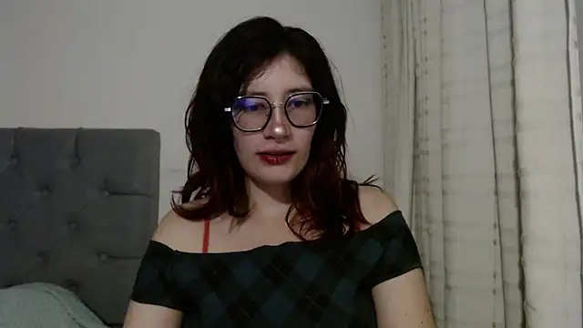 Snapshot of mariana124- chatting on February 2, 3:10 am mariana124- online show from February 2, 3:10 am