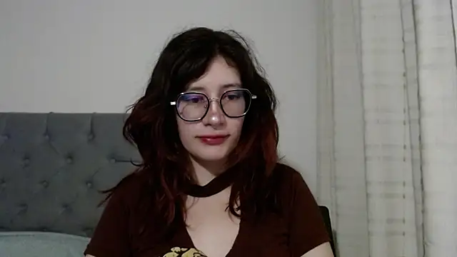 Snapshot of mariana124- chatting on February 4, 10:34 pm mariana124- online show from February 4, 10:34 pm