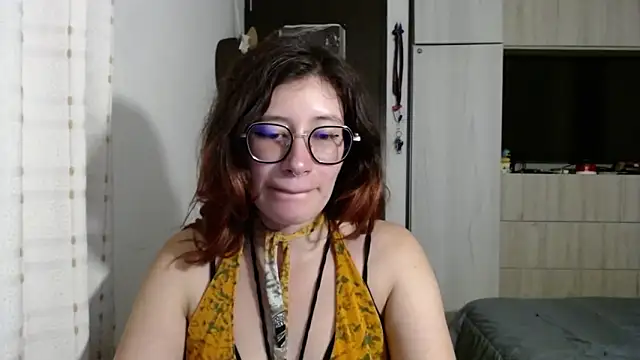Snapshot of mariana124- chatting on March 19, 12:26 am mariana124- online show from March 19, 12:26 am