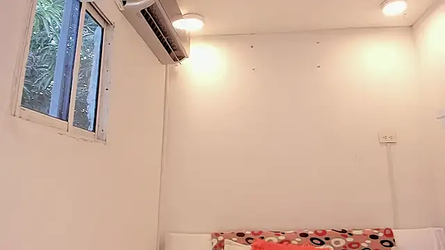 meganrossee69 online show from December 5, 8:06 pm