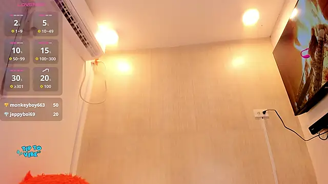 Snapshot of meganrossee69 chatting on November 24, 12:10 am meganrossee69 online show from November 24, 12:10 am