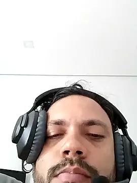 Snapshot of morenindarola chatting on January 17, 6:33 pm morenindarola online show from January 17, 6:33 pm