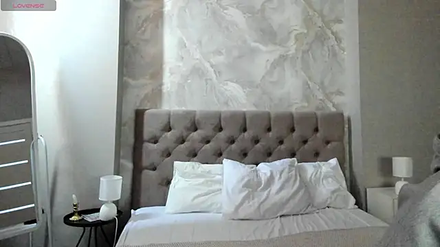 Vanessa Walters online show from April 11, 3:03 am