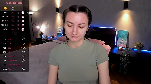 annacooleman online show from February 19, 2:23 am