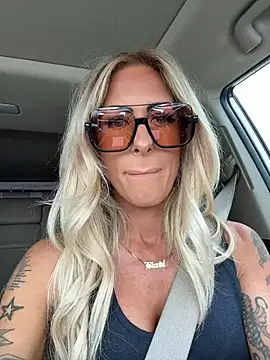 Snapshot of blondiluvsanal chatting on October 24, 4:50 pm blondiluvsanal online show from October 24, 4:50 pm