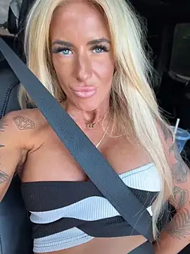 blondiluvsanal online show from June 1, 8:30 pm