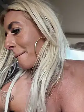 blondiluvsanal online show from April 15, 5:17 pm