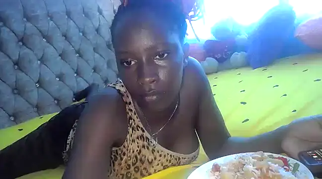 queen-goddess online show from December 13, 11:45 am