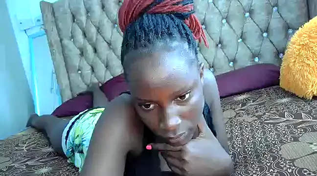 queen-goddess online show from December 19, 8:02 am