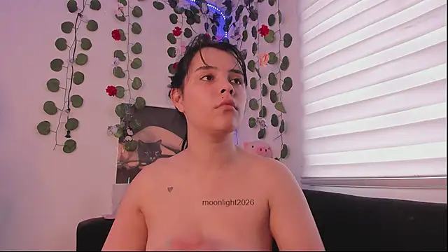 moonliiiight1 online show from March 16, 5:05 pm