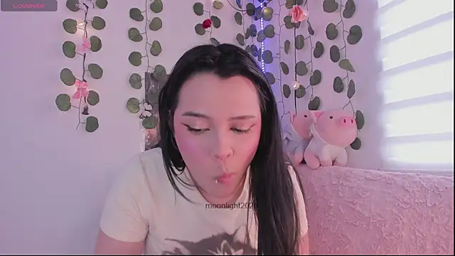 moonliiiight1 online show from April 20, 4:08 pm