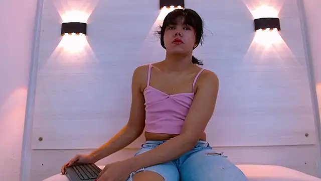 AndreaGil  online show from December 15, 1:17 pm