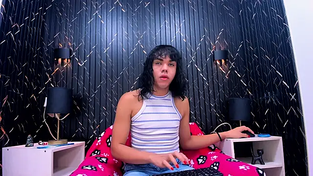 AndreaGil  online show from October 10, 1:23 pm