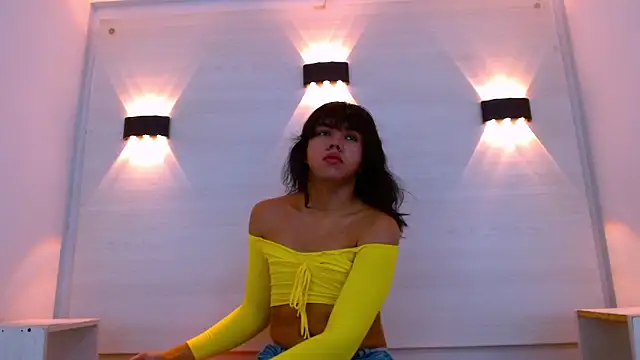 AndreaGil  online show from December 14, 6:24 pm