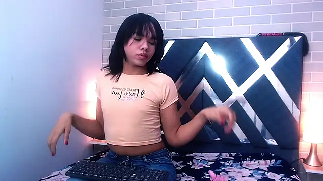 AndreaGil  online show from February 24, 11:32 am