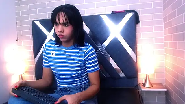 AndreaGil  online show from February 18, 11:00 am