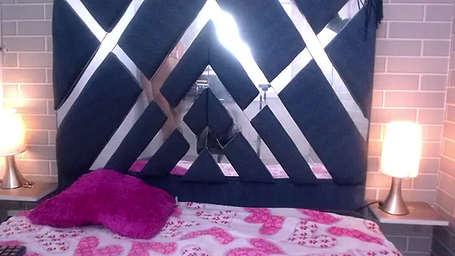 AndreaGil  online show from February 15, 5:50 pm