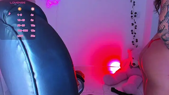 ellarosee  online show from March 27, 6:31 pm