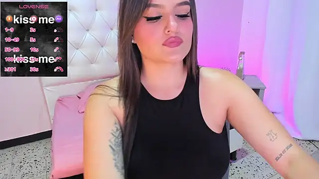 Snapshot of ellarosee_ chatting on February 18, 7:52 pm ellarosee online show from February 18, 7:52 pm