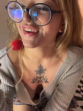 Snapshot of SweetJennaa chatting on February 12, 12:21 am SweetJennaa online show from February 12, 12:21 am