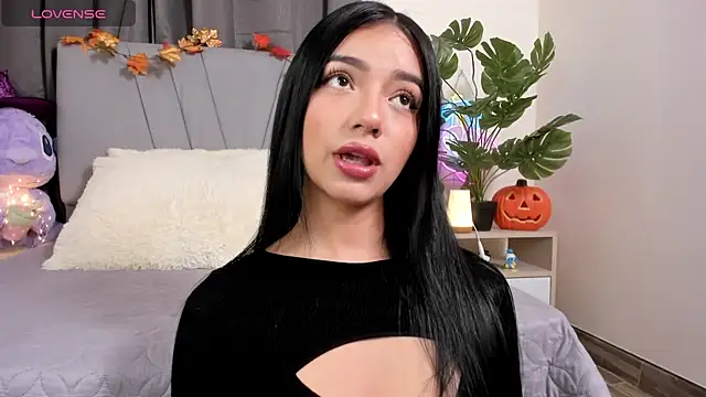 Snapshot of emy_bonita1 chatting on October 22, 12:43 am emy bonita1 online show from October 22, 12:43 am