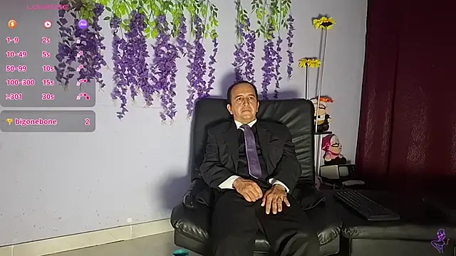 Snapshot of yazfore2 chatting on July 1, 1:39 am yazfore2 online show from July 1, 1:39 am