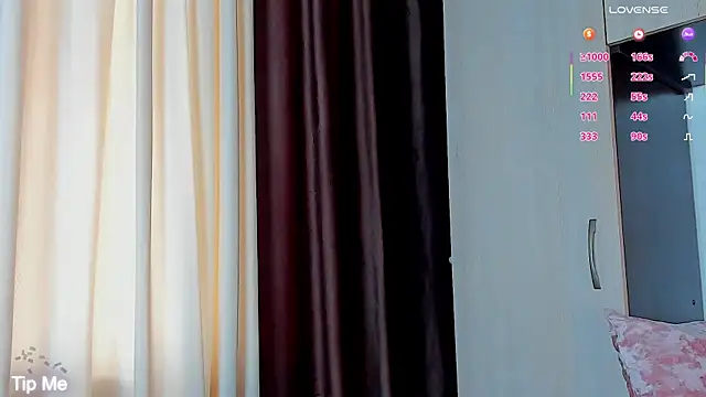 Snapshot of juliana_browns chatting on June 22, 2:50 am juliana browns online show from June 22, 2:50 am