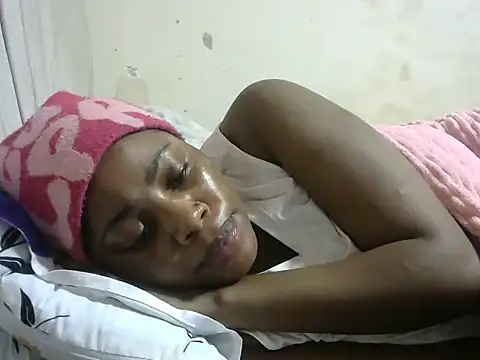 Snapshot of sweetgirlDora chatting on October 4, 8:32 pm sweetgirlDora online show from October 4, 8:32 pm